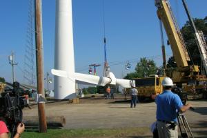 Assembling the wind turbine in July 2007